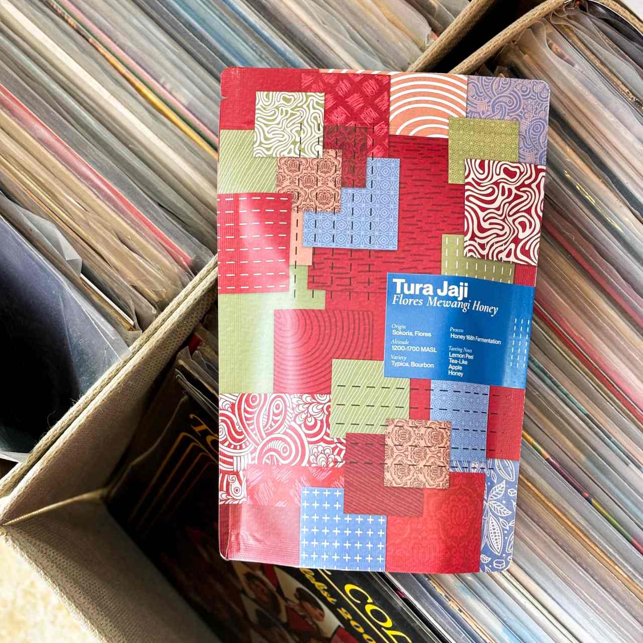 Menemukan Makna di Setiap Seduhan: Elvari Hutomo Menjadikan Kopi sebagai Medium Tumbuh Bersama 2 Menemukan Makna di Setiap Seduhan: Elvari Hutomo Menjadikan Kopi sebagai Medium Tumbuh Bersama