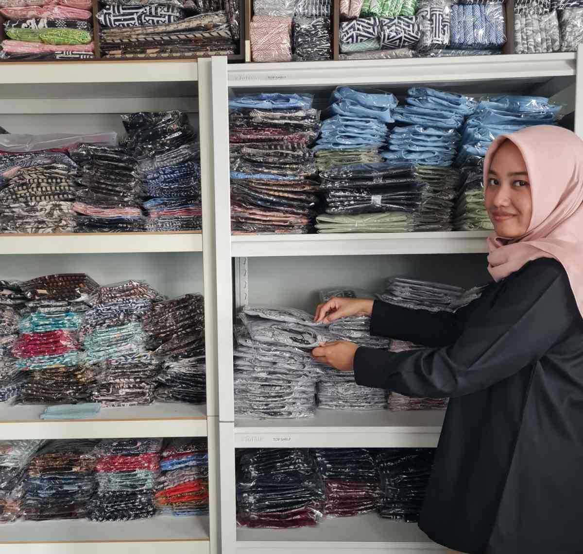 Elva Nadiya Bertumbuh Bersama Batik: Perjalanan Natta Line dari Reseller hingga Produksi Sendiri