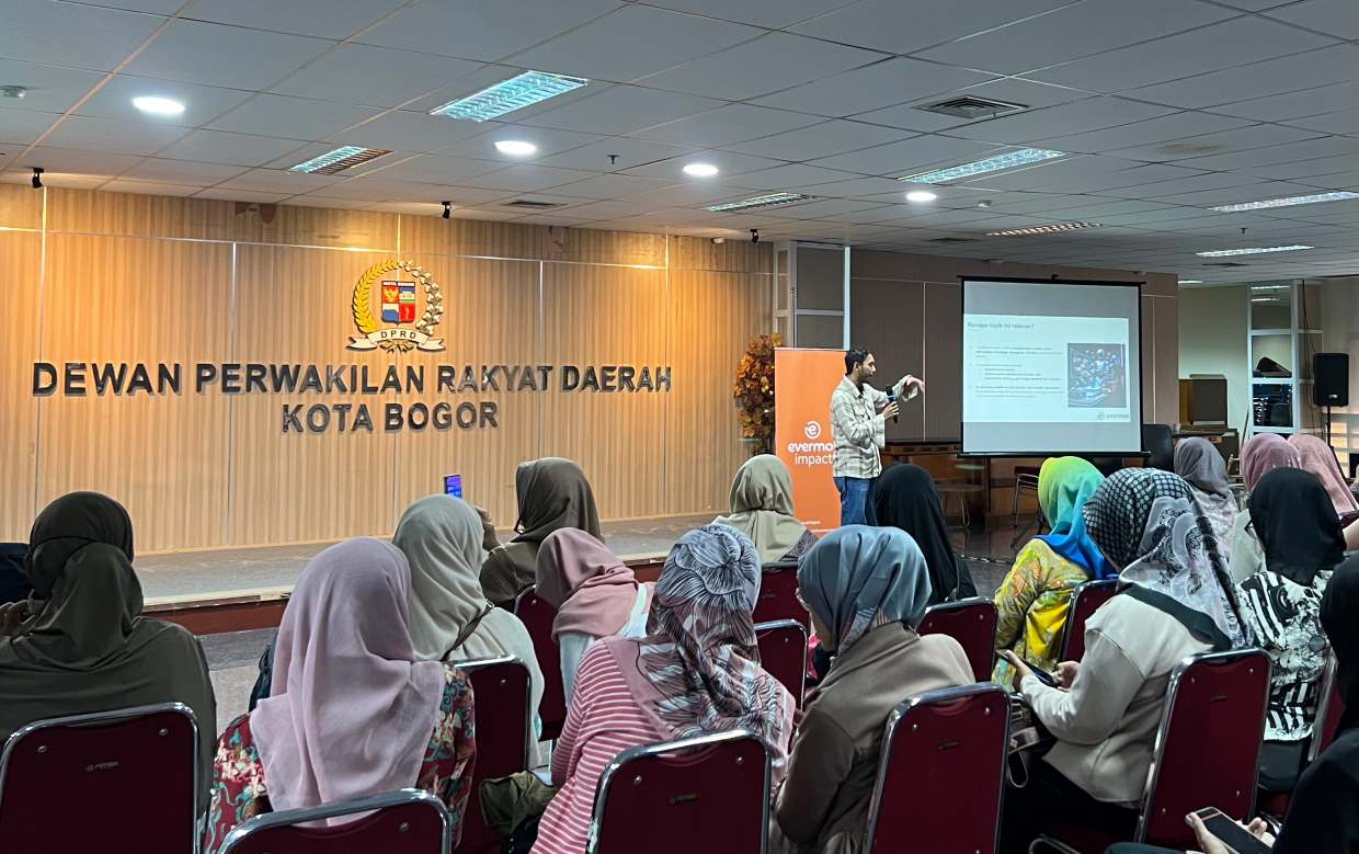 Pemberdayaan UMKM: Workshop Penggunaan AI untuk Foto Promosi UMKM di Kota Bogor 1 Pemberdayaan UMKM: Workshop Penggunaan AI untuk Foto Promosi UMKM di Kota Bogor