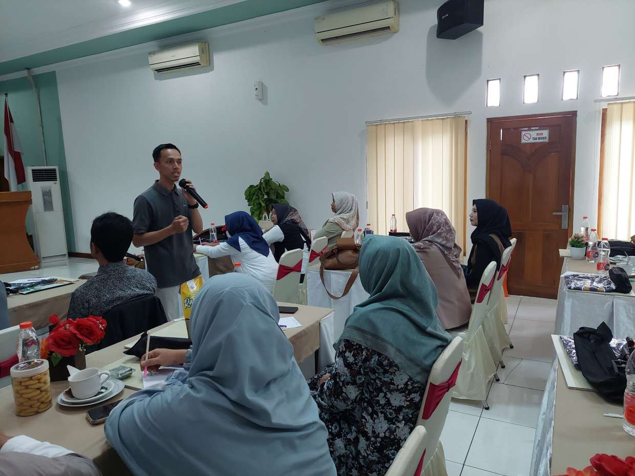 Dari Pengalaman Pribadi ke Gerakan Bersama: Menguatkan UMKM Cianjur Lewat Program UMKM Naik Kelas 2 Dari Pengalaman Pribadi ke Gerakan Bersama: Menguatkan UMKM Cianjur Lewat Program UMKM Naik Kelas