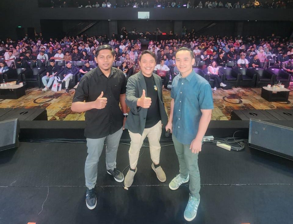 Dari Teknisi Kereta ke Internet Marketer: Perjalanan Indra Komara Putra Membangun Bisnis Digital dari Kuningan 2 Dari Teknisi Kereta ke Internet Marketer: Perjalanan Indra Komara Putra Membangun Bisnis Digital dari Kuningan