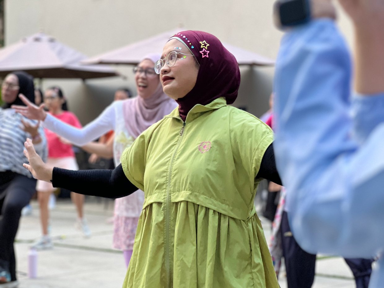 Bergerak Bersama, Saling Menguatkan: Evermos Impact dan Ibu2Ngabring Dorong Pemberdayaan Perempuan melalui Zumba 2 Bergerak Bersama, Saling Menguatkan: Evermos Impact dan Ibu2Ngabring Dorong Pemberdayaan Perempuan melalui Zumba