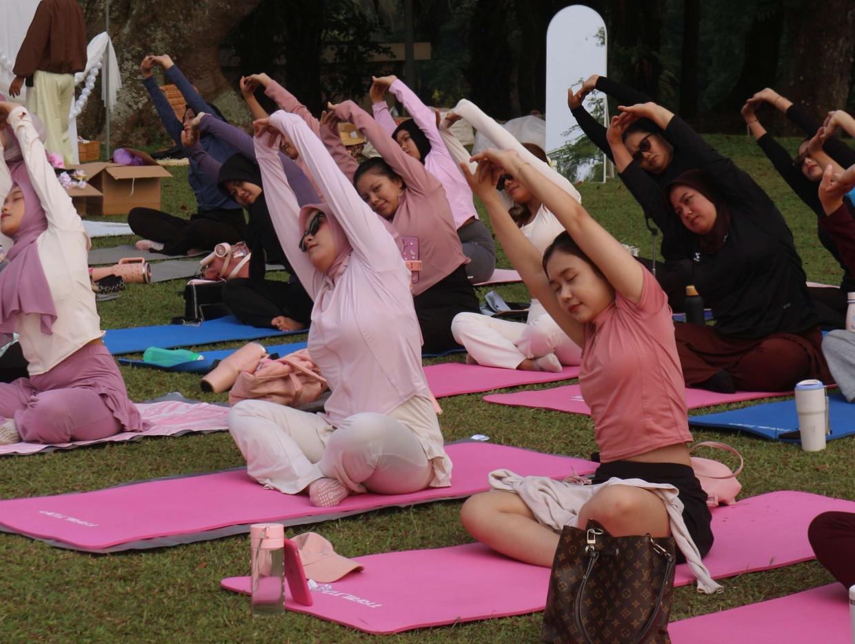 Evermos Dukung Pemberdayaan Perempuan melalui Sunrise Yoga dengan Peluk Raga Jiwa 2 Evermos Dukung Pemberdayaan Perempuan melalui Sunrise Yoga dengan Peluk Raga Jiwa